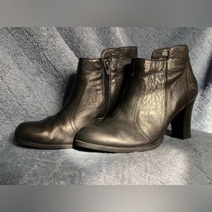 Born — Heeled Black Leather Boots size 6.5